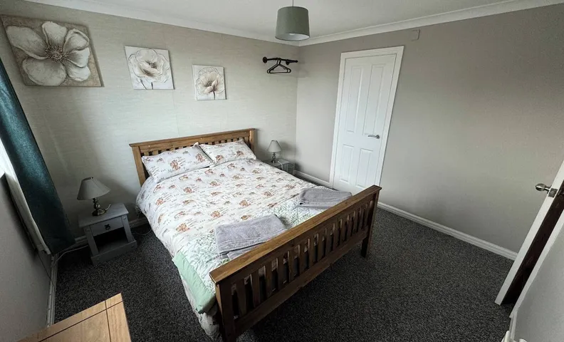 Spacious Luxury House Sleeps 8 Adults