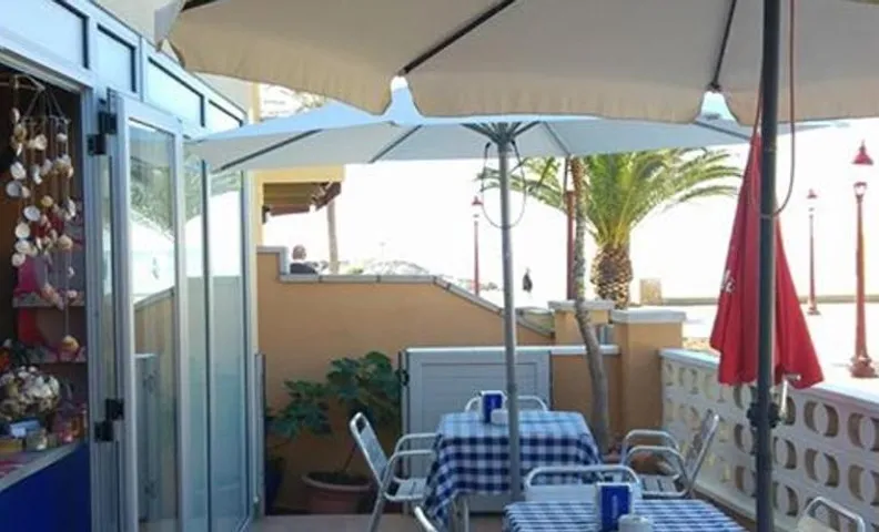 Hostal Cubelles
