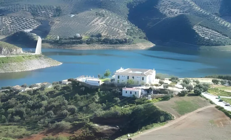 Caserio de Iznajar