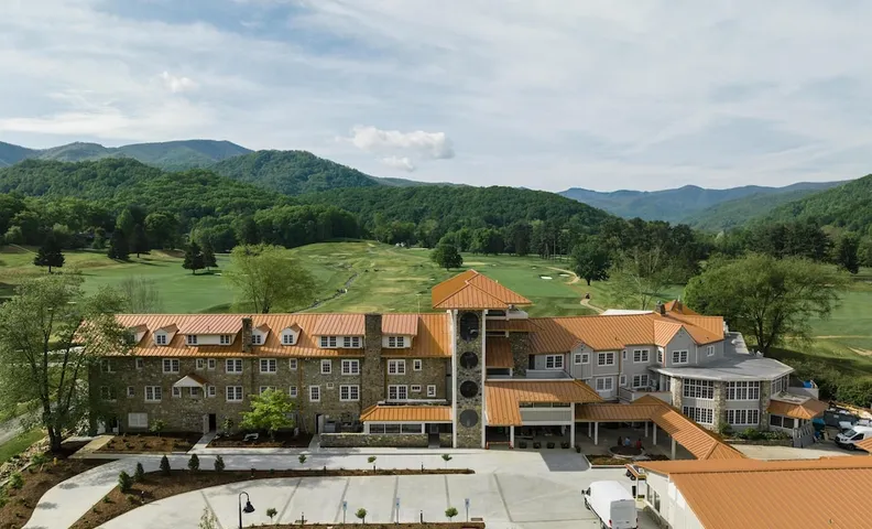 웨인스빌 인 & 골프 클럽, 태피스트리 컬렉션 바이 힐튼