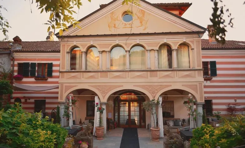 Club Carpeneto Guesthouse