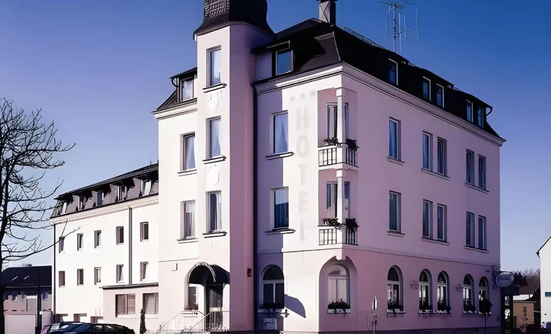 Hotel Grader