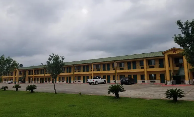 Scottish Inn & Suites