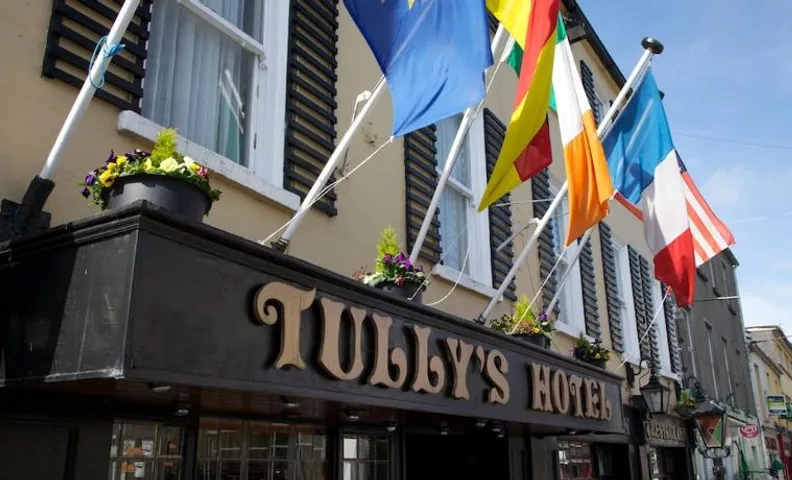 Tully's Hotel
