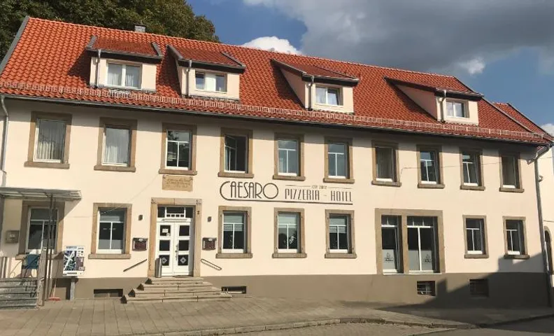 CAESARO Hotel & Pizzeria - 20 Jahre Familienunternehmen