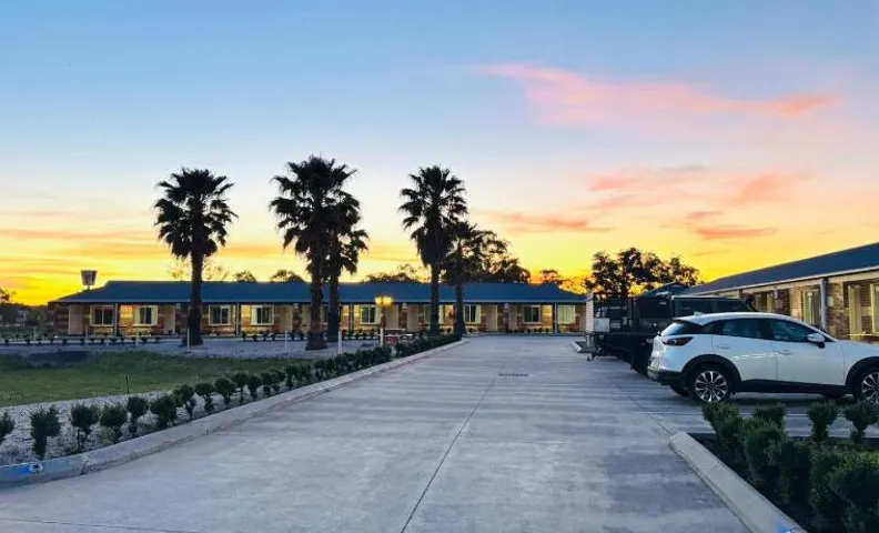 Marulan Motor Inn