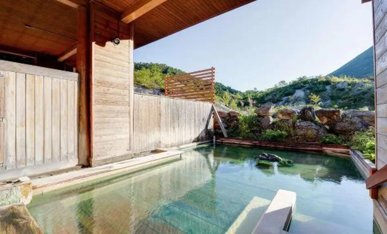 Niseko Goshiki Onsen Ryokan