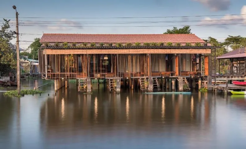 Humz Canal Stay