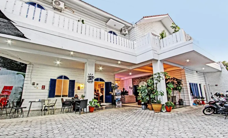 Capital O 92895 House N Caffe 55