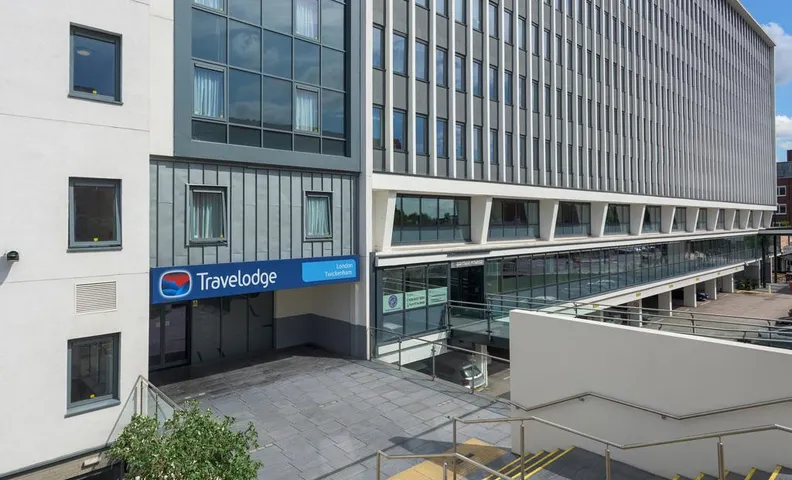 트래블로지 런던 트위커넘