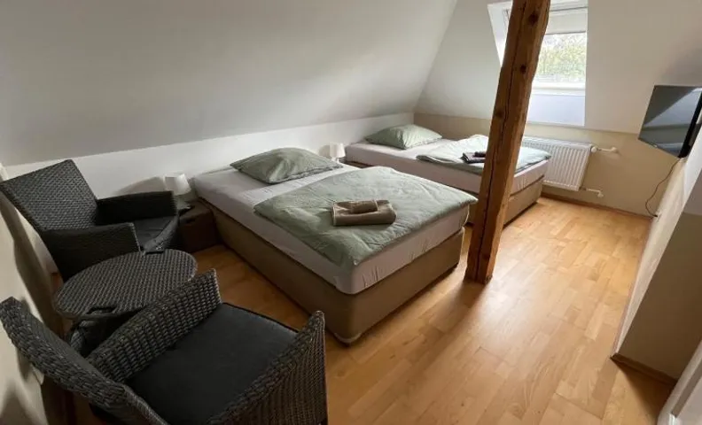 Doppelzimmer-Bad-Kühlschrank-Tv-19