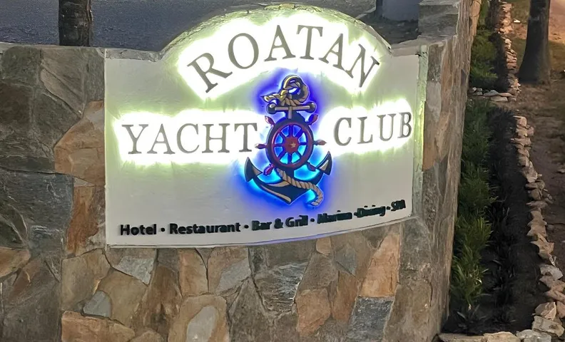 Roatan Yacht Club