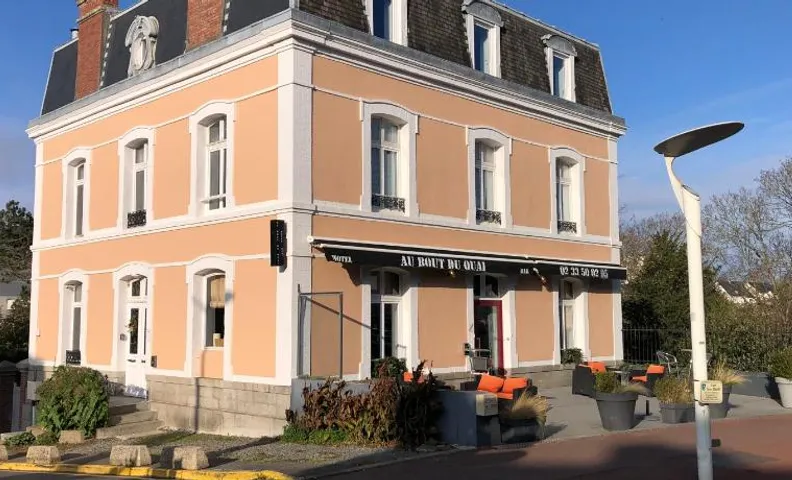 Au Bout Du Quai