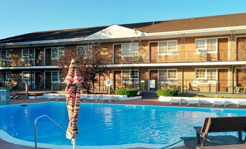 Budget Host East End Riverhead