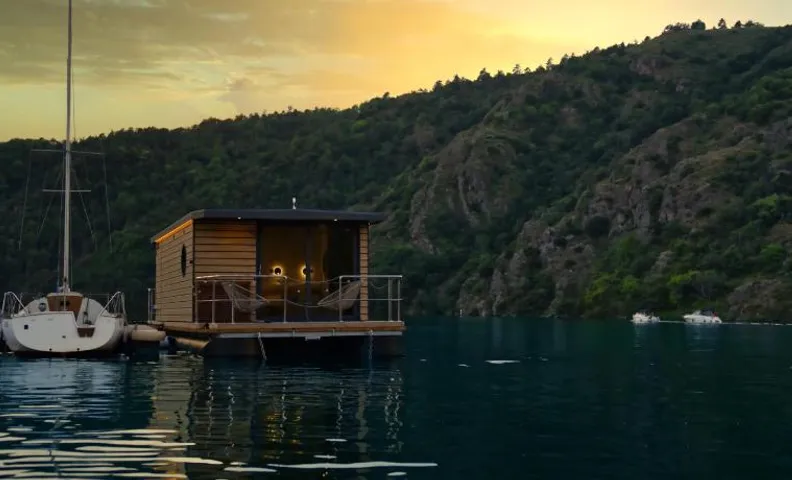 Houseboat by Noma