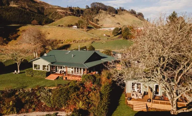 Paradise Valley Lodge