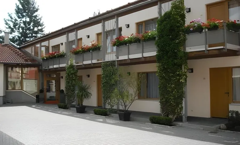 Port Inn Hotel