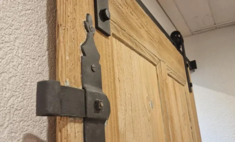 Mirchel Pintli Zimmer gross mit Balkon, Hotel und Restaurant
