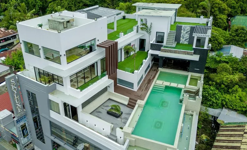 Skyluxe Hotel