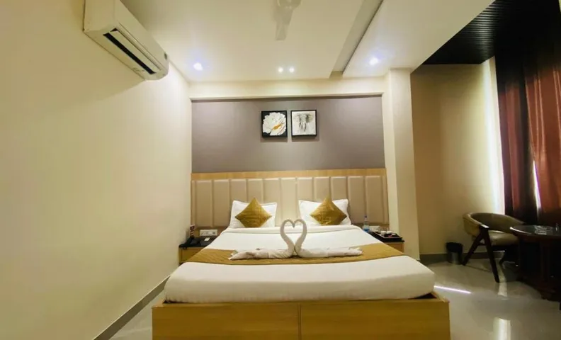 Fun Square Hotel