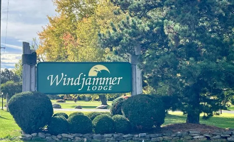 Windjammer Lodge