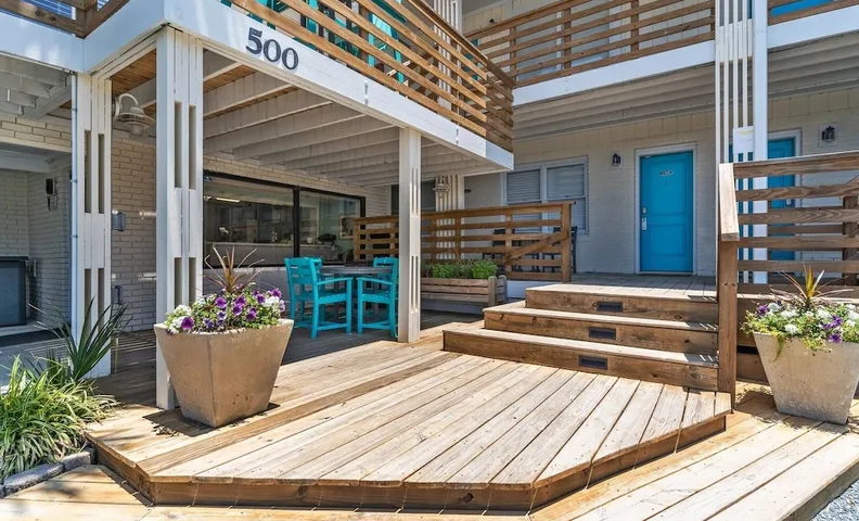 The Beach House Motel & Suites