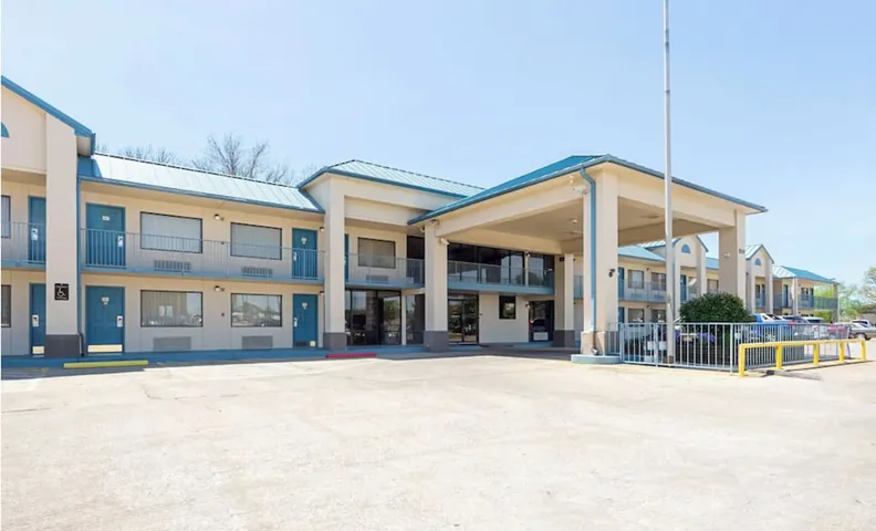 Eco Lodge Inn & Suites Bentonville near I 49