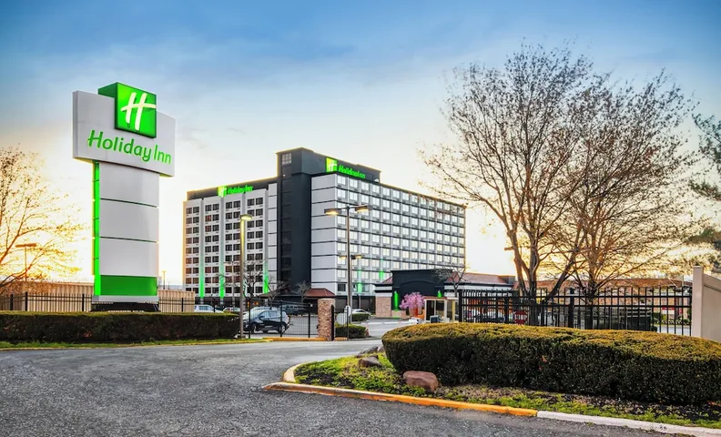 홀리데이 인 뉴어크 국제공항, IHG 바이