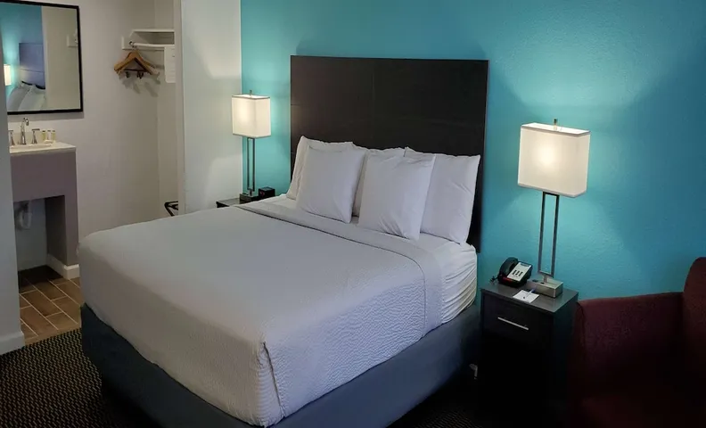 Travelodge by Wyndham Livonia/Canton/Novi Detroit Area - 트래블로지 바이 윈덤 리보니아/칸턴/노비 디트로이트 지역