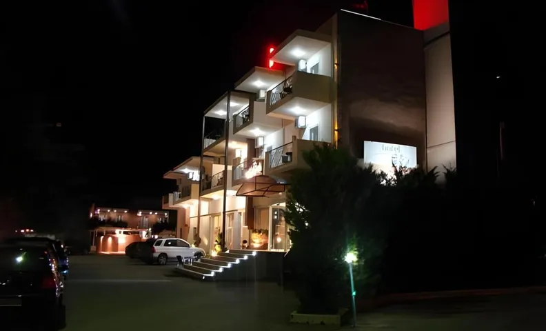 Maison Hotel