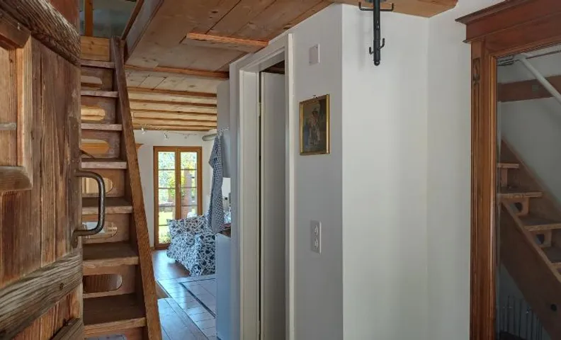 Seelodge mit Alpenblick