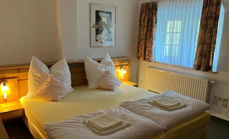 Attikos Hotel & Restaurant