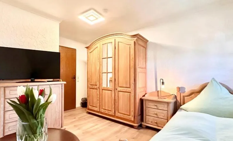 Hotel Deutsches Haus mit WLAN und Parkplatz, HDZ und Kliniken in der Nahe, direkt an der A2 und A30
