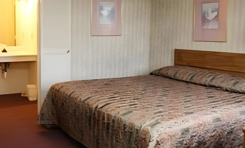Country Club Inn & Suites