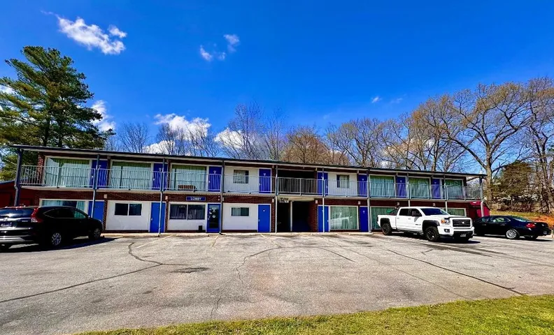 Volunteer Inn at Church Hill