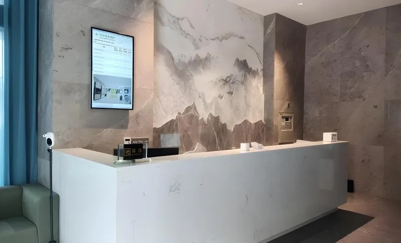GreenTree Inn Express Zunyi Wuchuan Baoyuan City Plaza