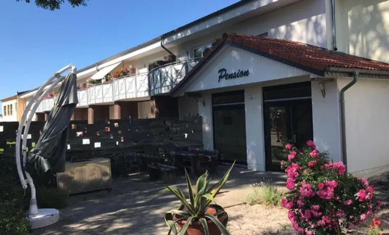 Pension " Zu den Linden" Trin