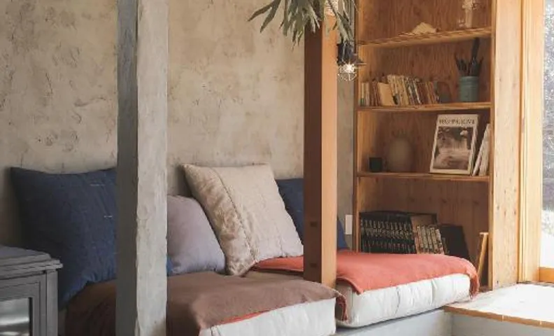 Latoile — expansive grounds, seasonal gardens, and rooms renovated in a modern style.