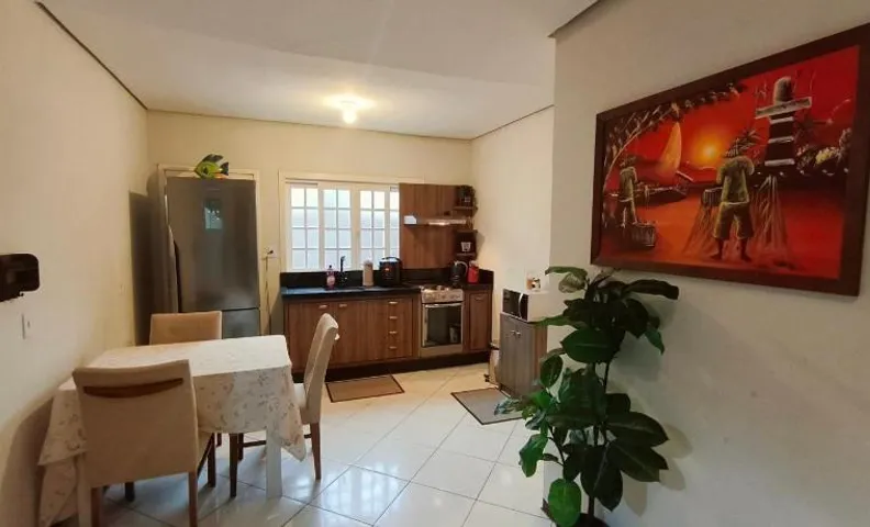 Casa completa com garagem e tomada para carro eletrico