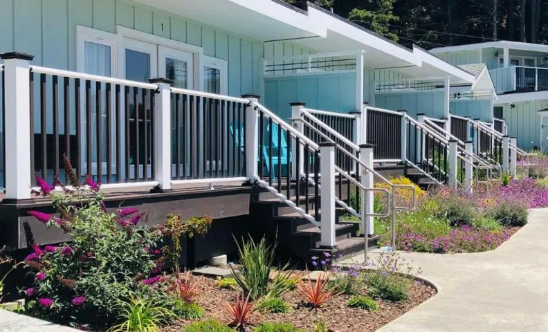 Seafoam Lodge