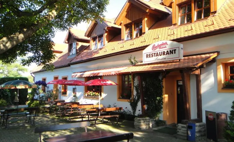 Pension & Restaurant U Koňské dráhy Holkov