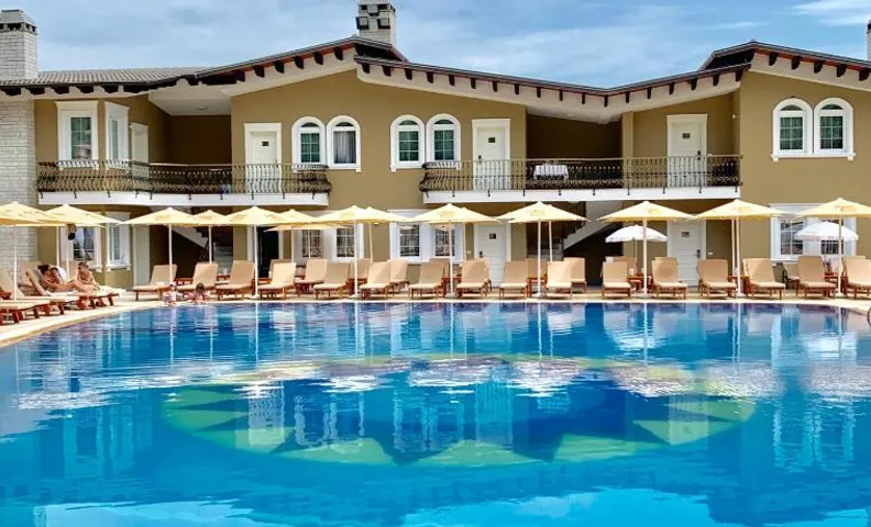 PalmaNova Resort
