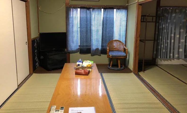 TSUKASA HOUSE Nearby meals shops and Station English OK Kumano Kodo quiet Private Room Luggage stora