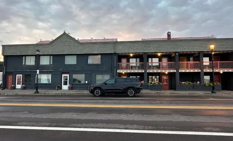 The Harbor Inn