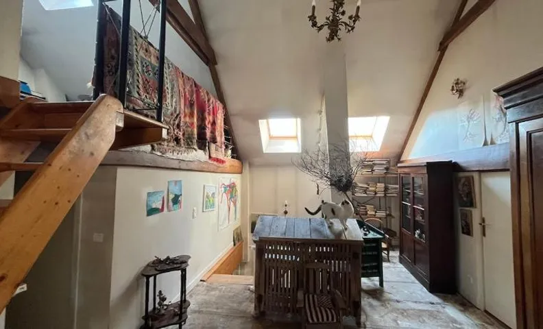 Cheerful cottage with garden, in a small village surrended by fields, 1 hour from Paris
