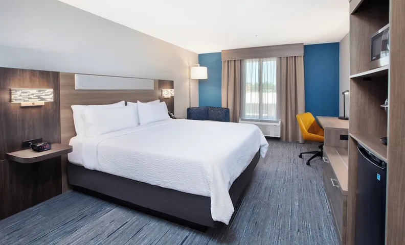 홀리데이 인 익스프레스 & 스위트 털록 바이 IHG
