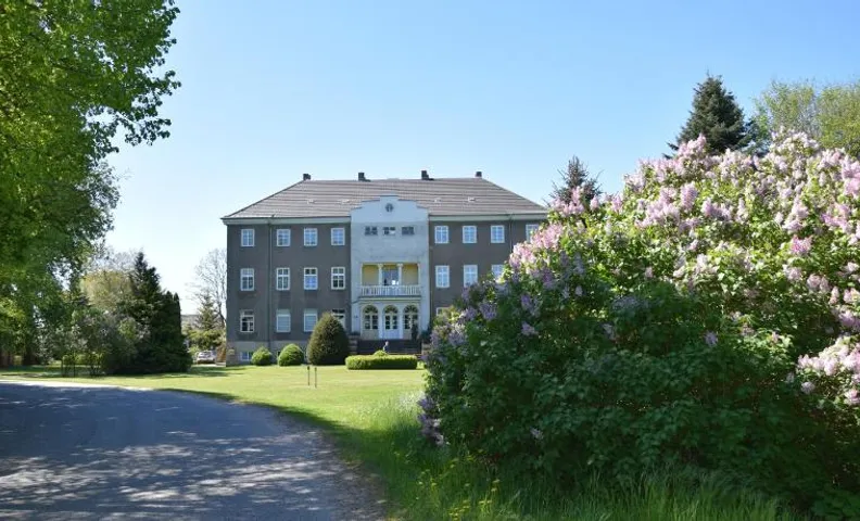 Gutshaus Volzrade Hotel & Ferienwohnungen in Elbnähe