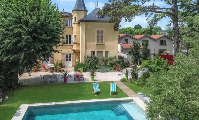 Aux Tourelles 1888 - Tres Proche Lyon #Clim #Piscine #Netflix #Parking Payant Securise