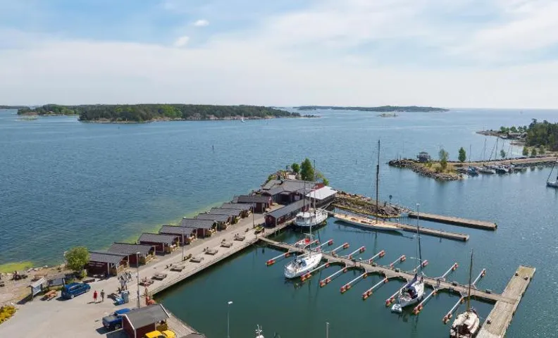 Femöre Marina