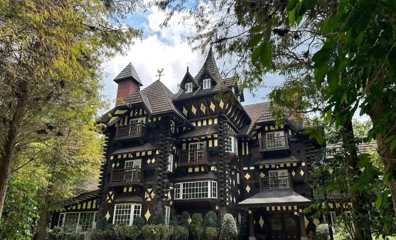 Senboard Manor